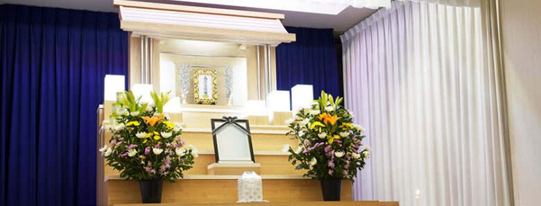 家族葬のメリットとデメリット。一般葬との違いを解説